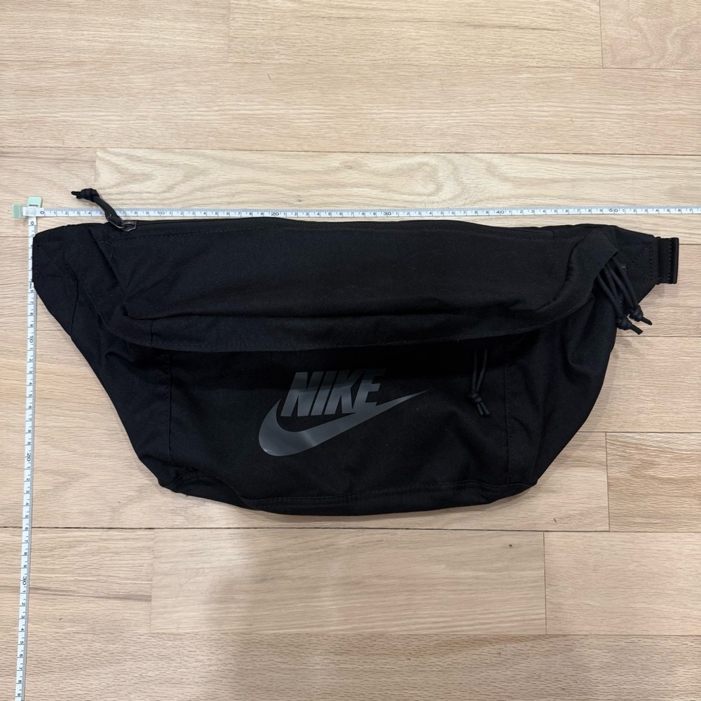 Nike tech hip  Bag with Adjustable Strap 10L